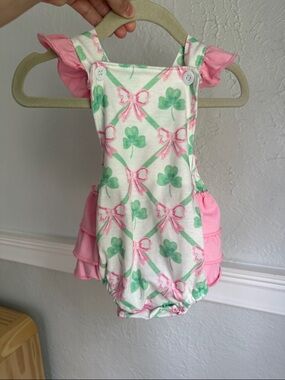 Pink & Green Clover Bow Baby Bubble